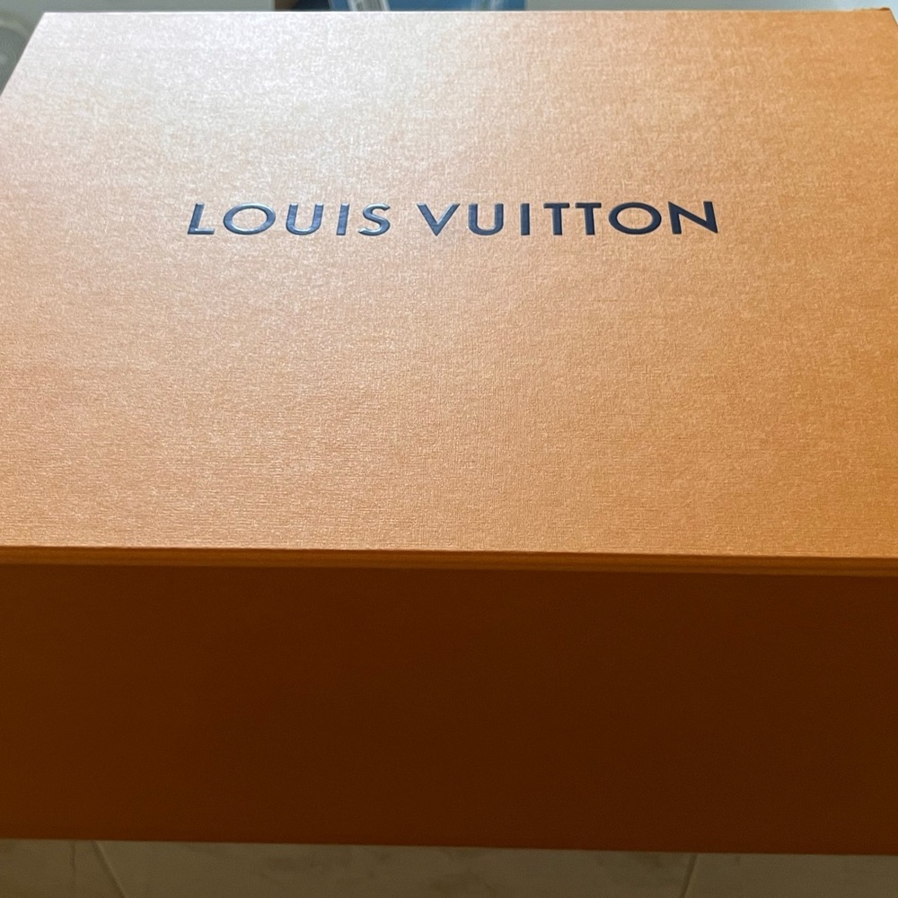 Louis Vuitton Bella Bag - Picture 3 of 8